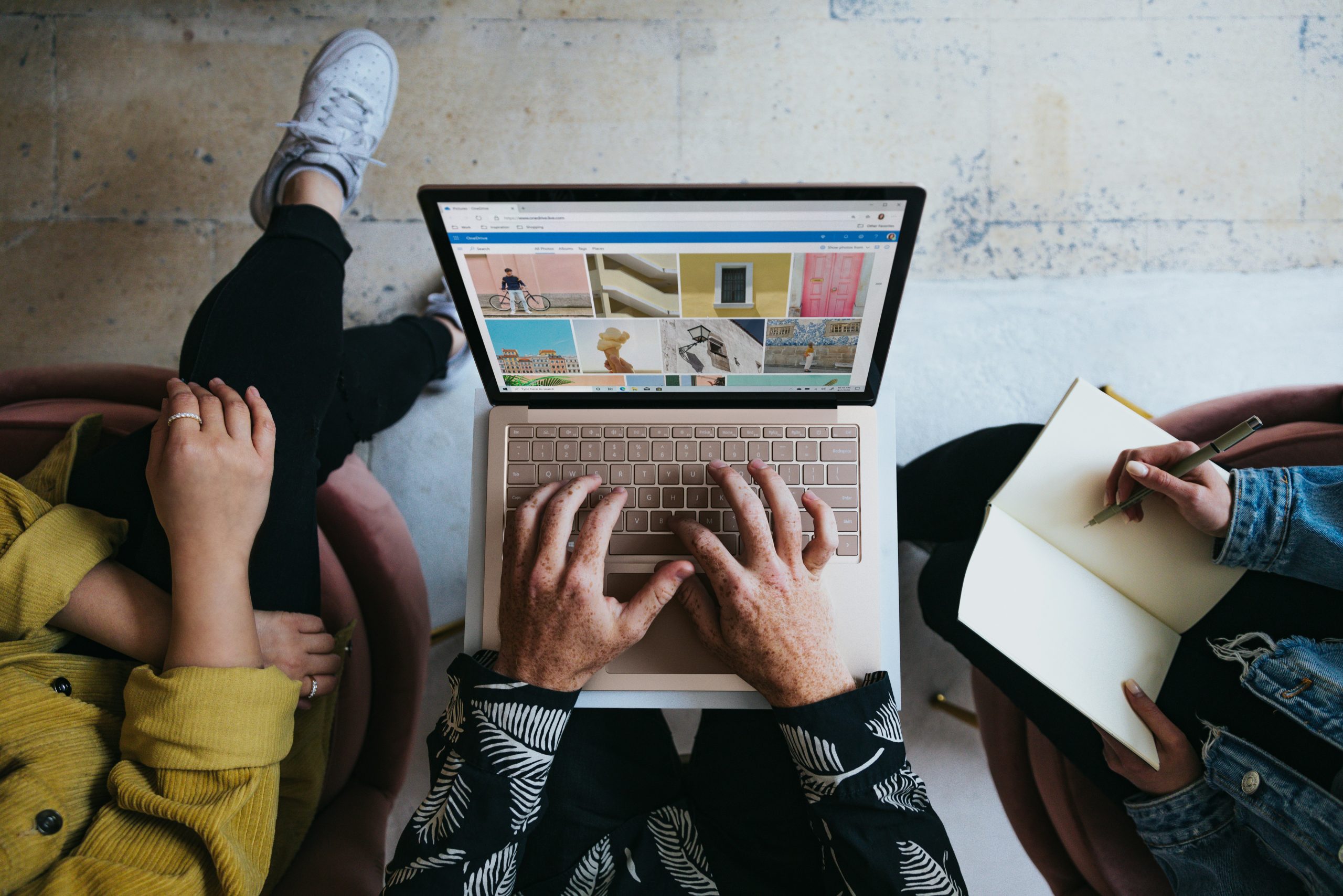 Master your distribution mix. Learn how enterprise property managers balance direct bookings vs OTAs to scale portfolios and maximize operational efficiency.
